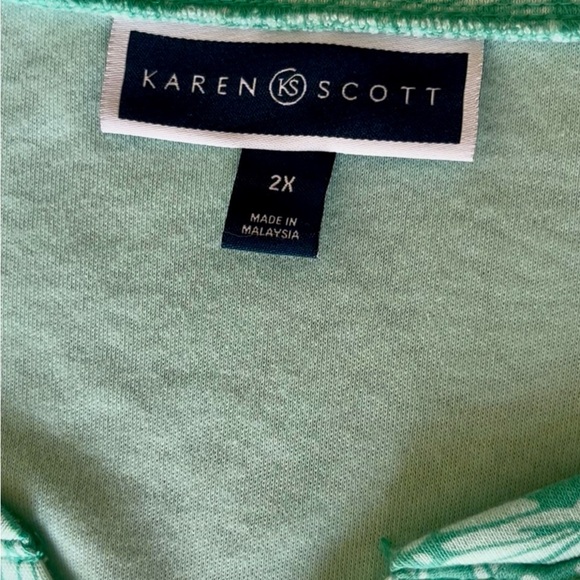 Women's Green Patterned Top - Picture 8 of 10